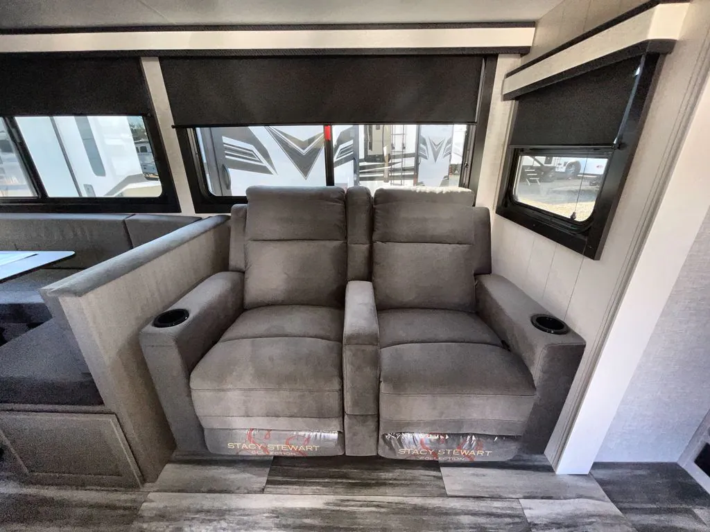 2027 Jayco Jay Feather 29BHB, Photos photo 11
