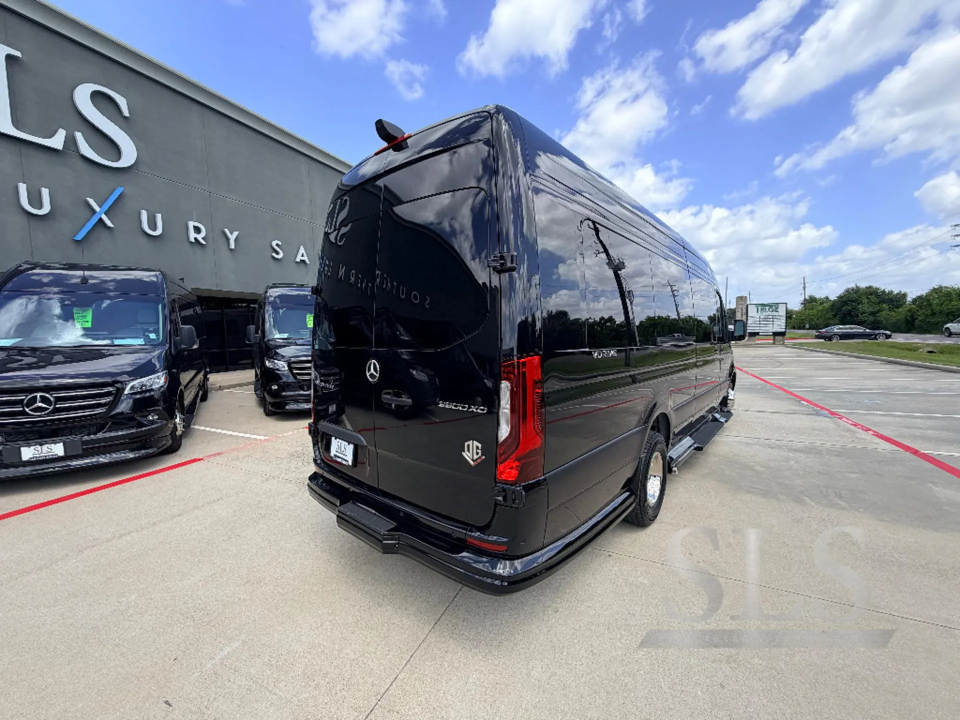 2027 OGV Luxury Coach V-Drive 10RJ - Photo 4