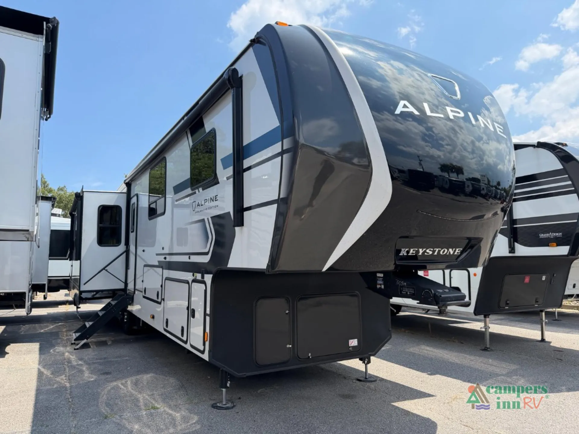 2026 Keystone Avalanche 379MB - Photo 2