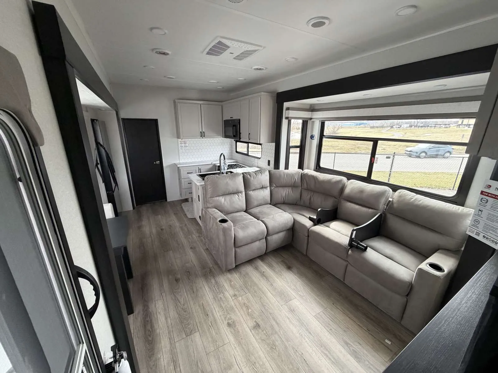2026 Jayco Seismic 399 - Photo 3