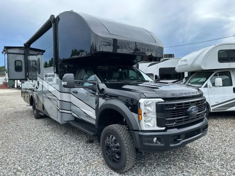 2027 Thor Motor Coach Magnitude X32 - Photo 2