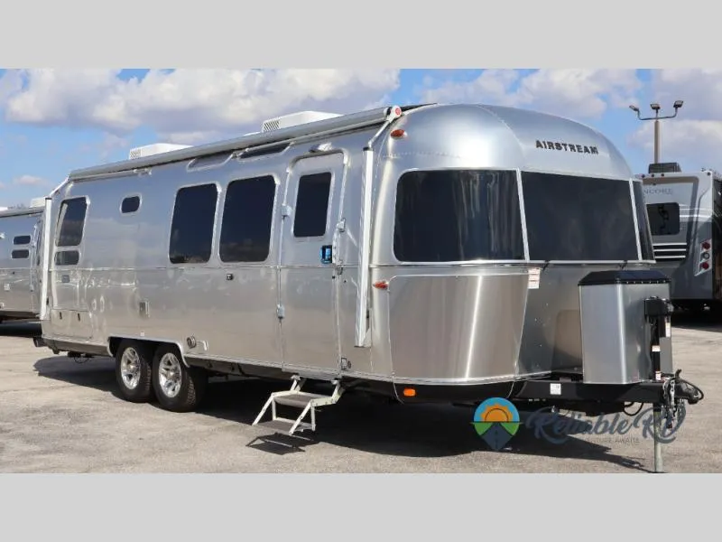 2026 Airstream Classic 28RB - Photo 2