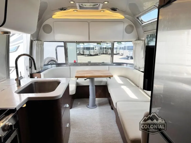 2024 Airstream Globetrotter 25FB - Photo 3
