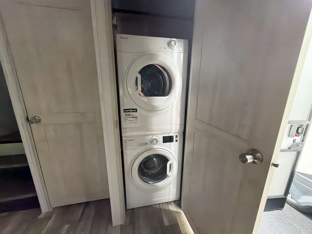 2022 Forest River Cardinal Luxury 380RLX, Photos photo 18