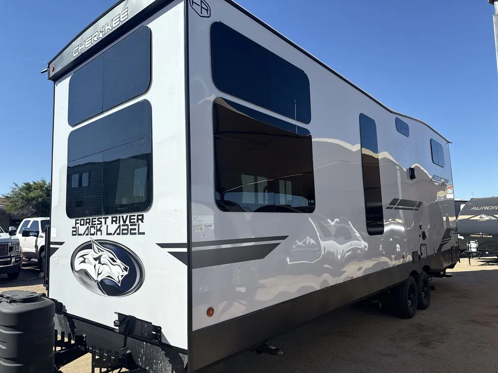 2026 Forest River Cherokee Timberwolf Black Label 27MDKBL - Photo 4