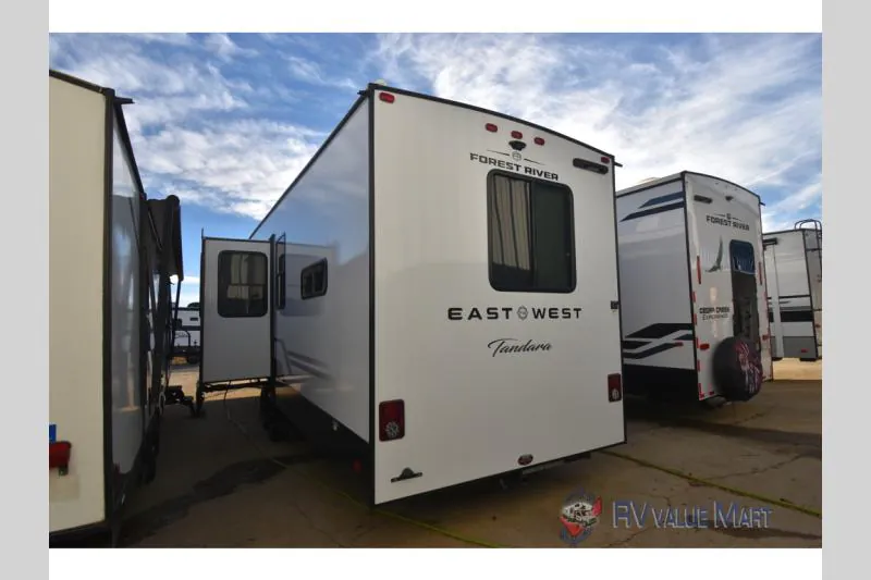 2026 East to West Tandara 388LR - Photo 4