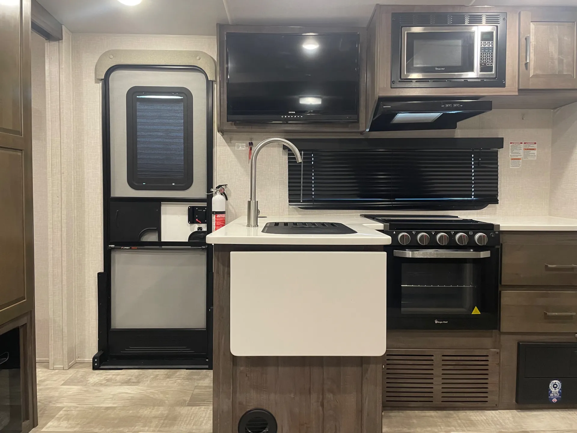 2023 Forest River Flagstaff Micro Lite 25BSDS — Photo 7