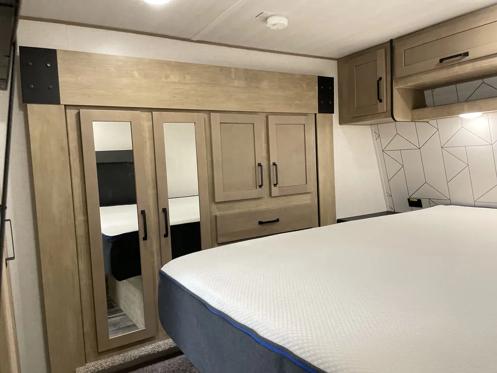 2022 Keystone Raptor 351, Photos photo 31