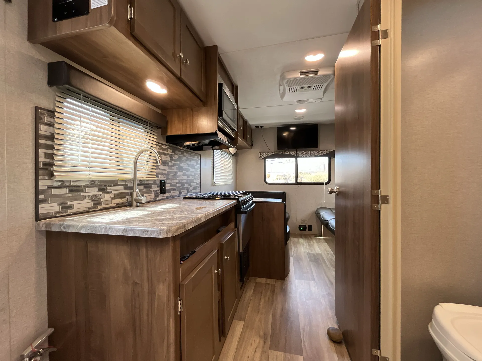 2019 Dutchmen Aspen Trail 1930RDWE — living area main