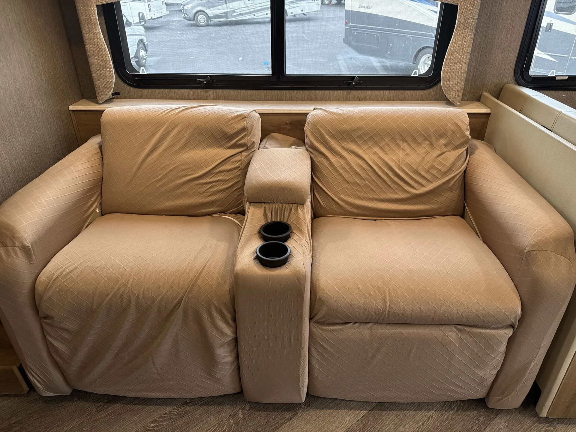 2020 fleetwood Fortis 34MB — living area main