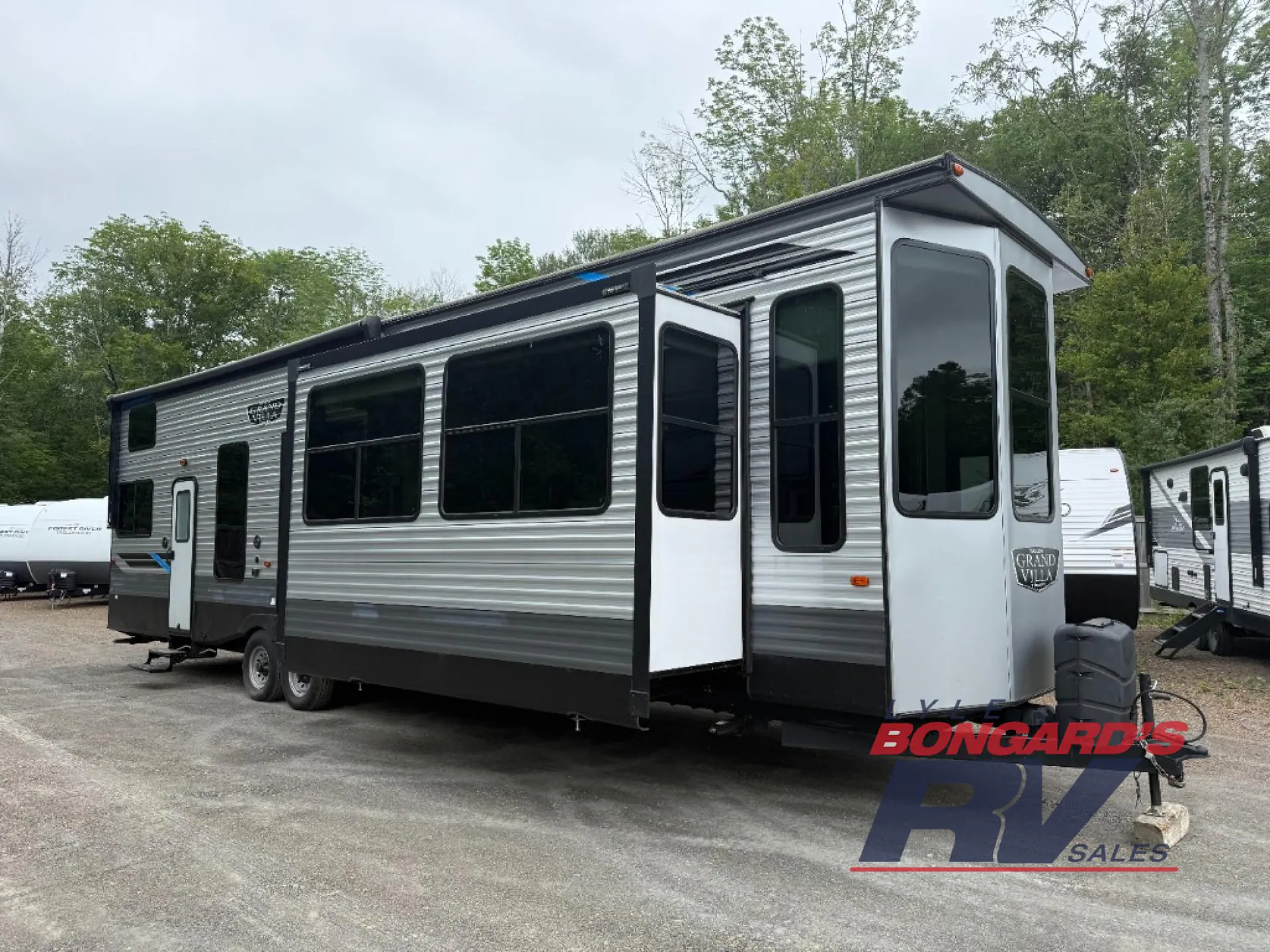 2022 Forest River Salem Grand Villa 42FLDL - Photo 3