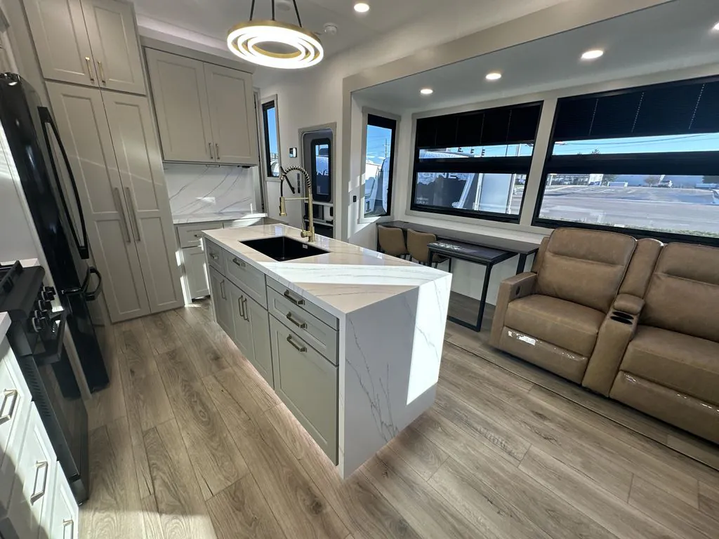 2026 Brinkley Model G 4100, Photos photo 15