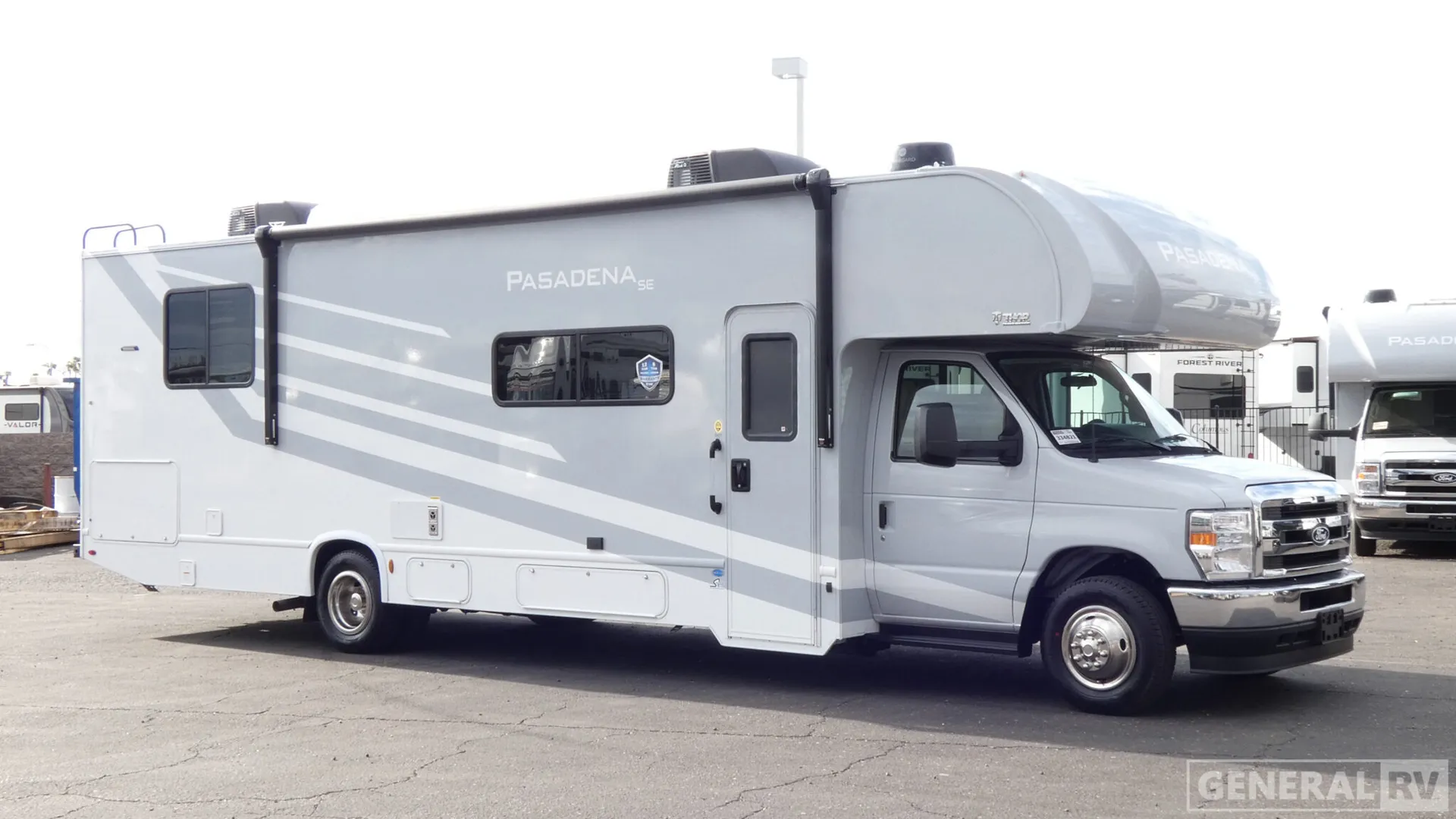 2026 Thor Motor Coach Pasadena SE SH31 - Photo 2
