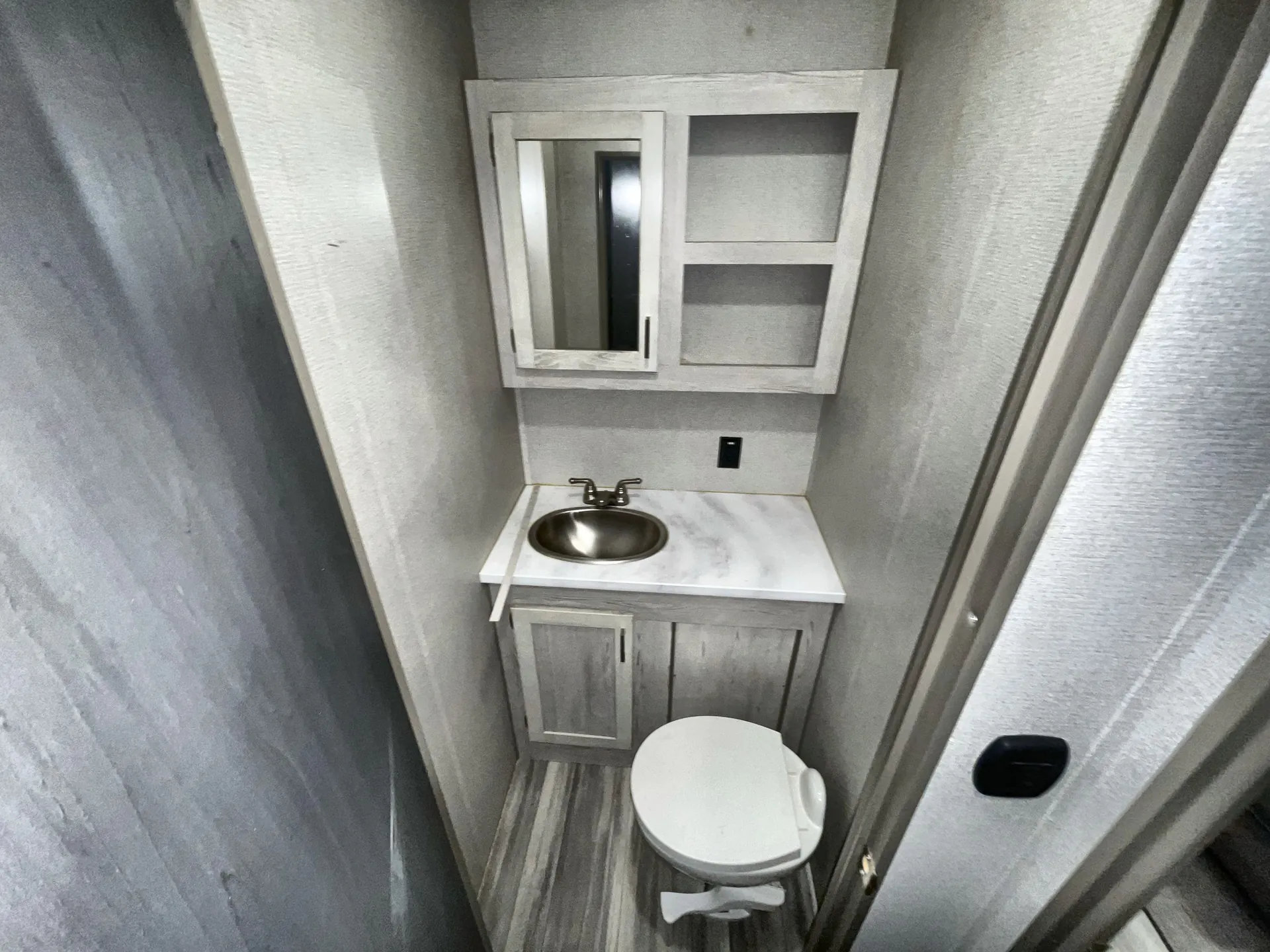 2021 Keystone Sprinter Campfire 32BH — living area main