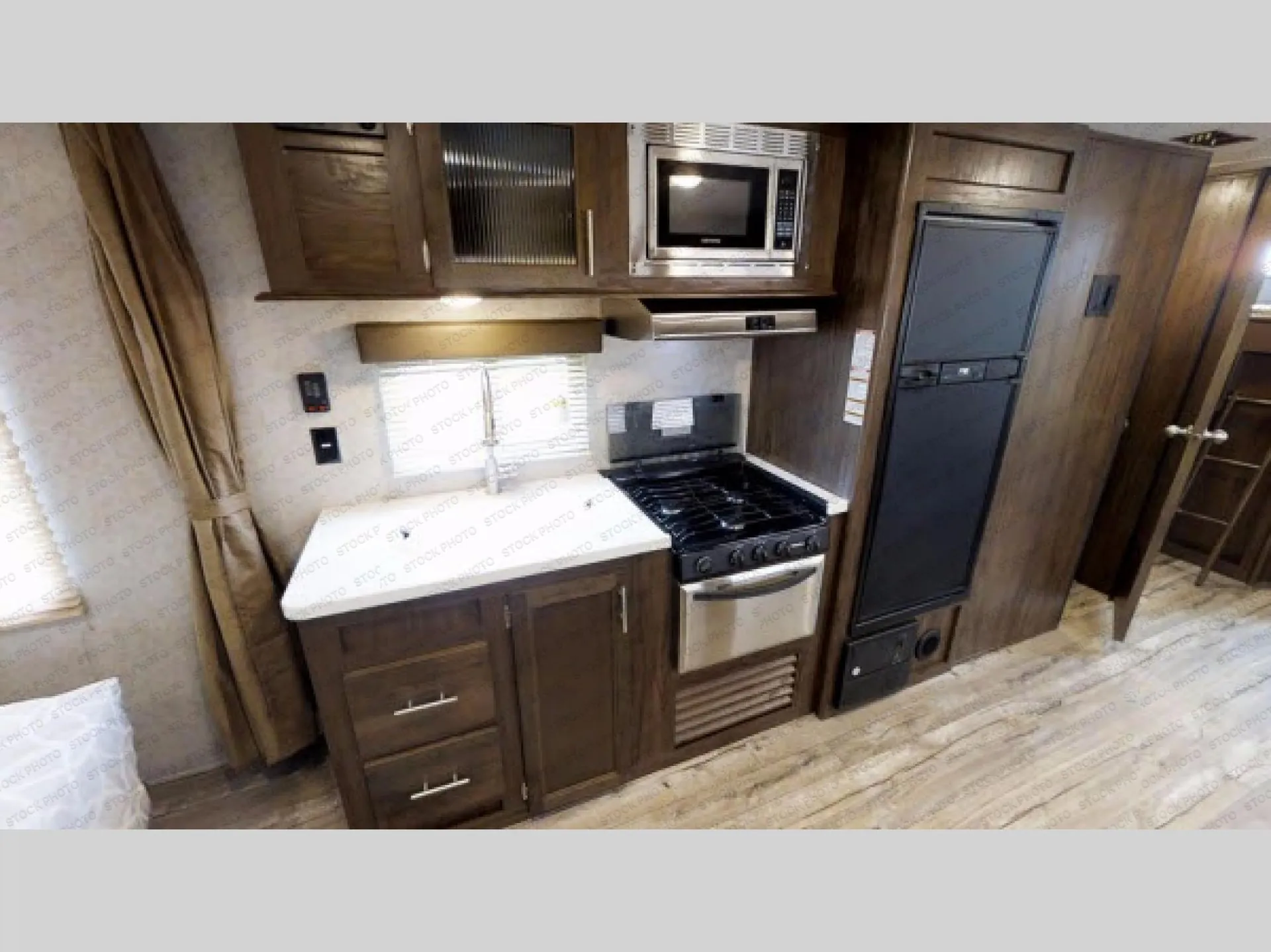 2018 Forest River RV Cherokee Grey Wolf 26CKSE — Photo 5