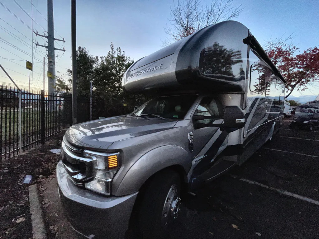2022 Thor Motor Coach Magnitude RS36, Photos photo 6