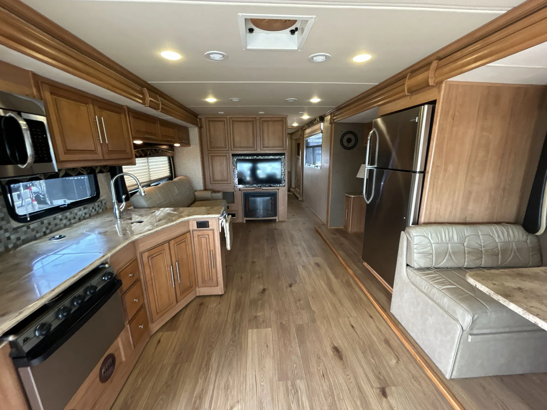 2016 Coachmen Encounter 37SA — living area main