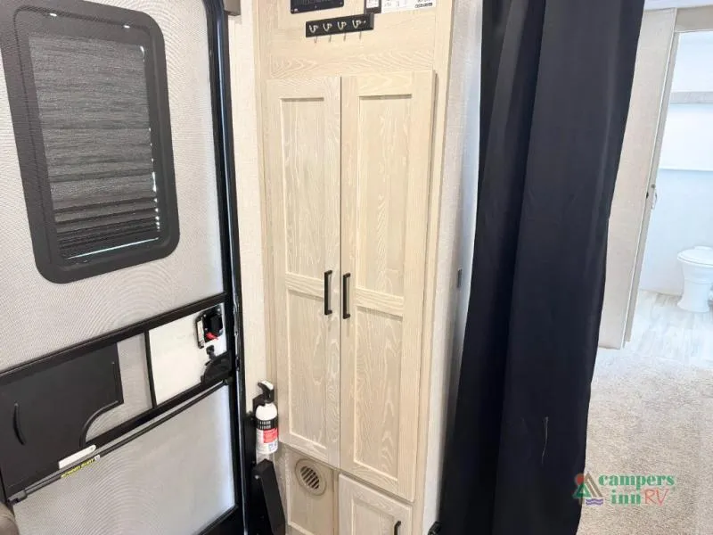 2021 Forest River Rockwood Signature Ultra Lite 8263MBR - Photo 4