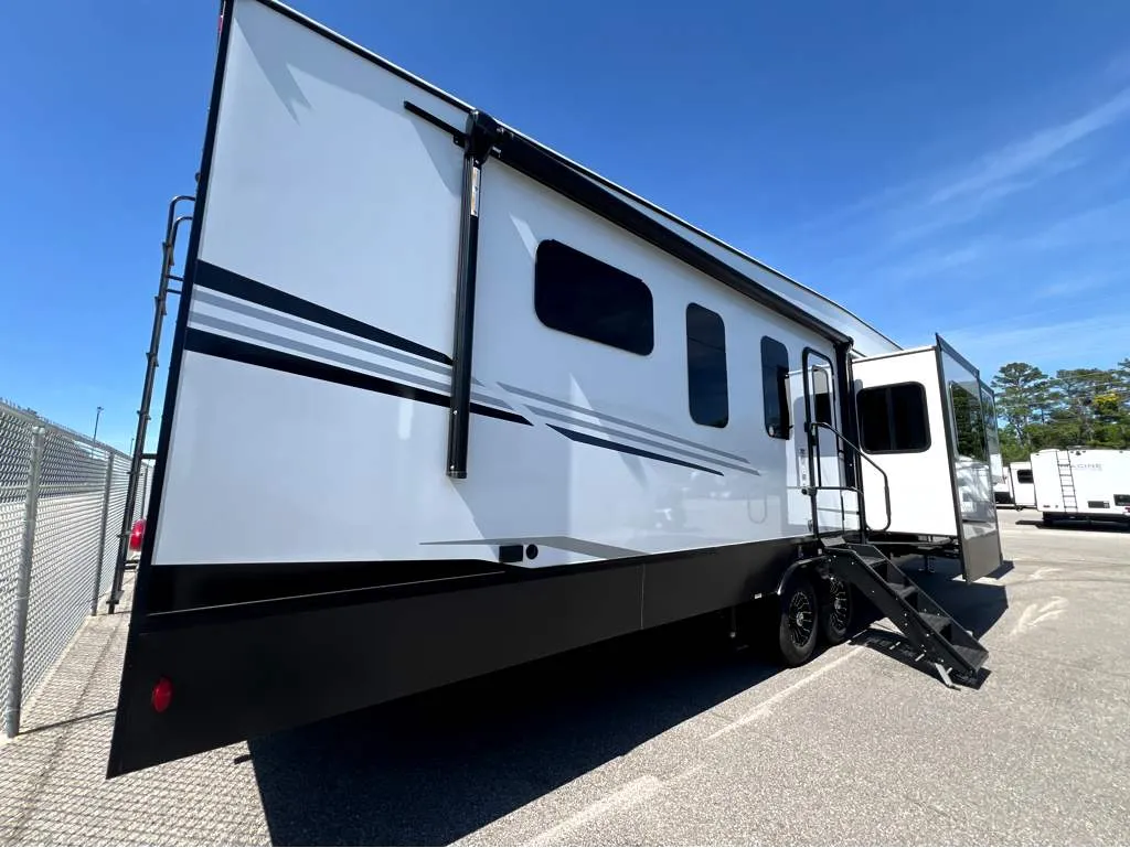 2026 Venture RV SportTrek 5 Touring Edition STTF365VFL - Photo 4