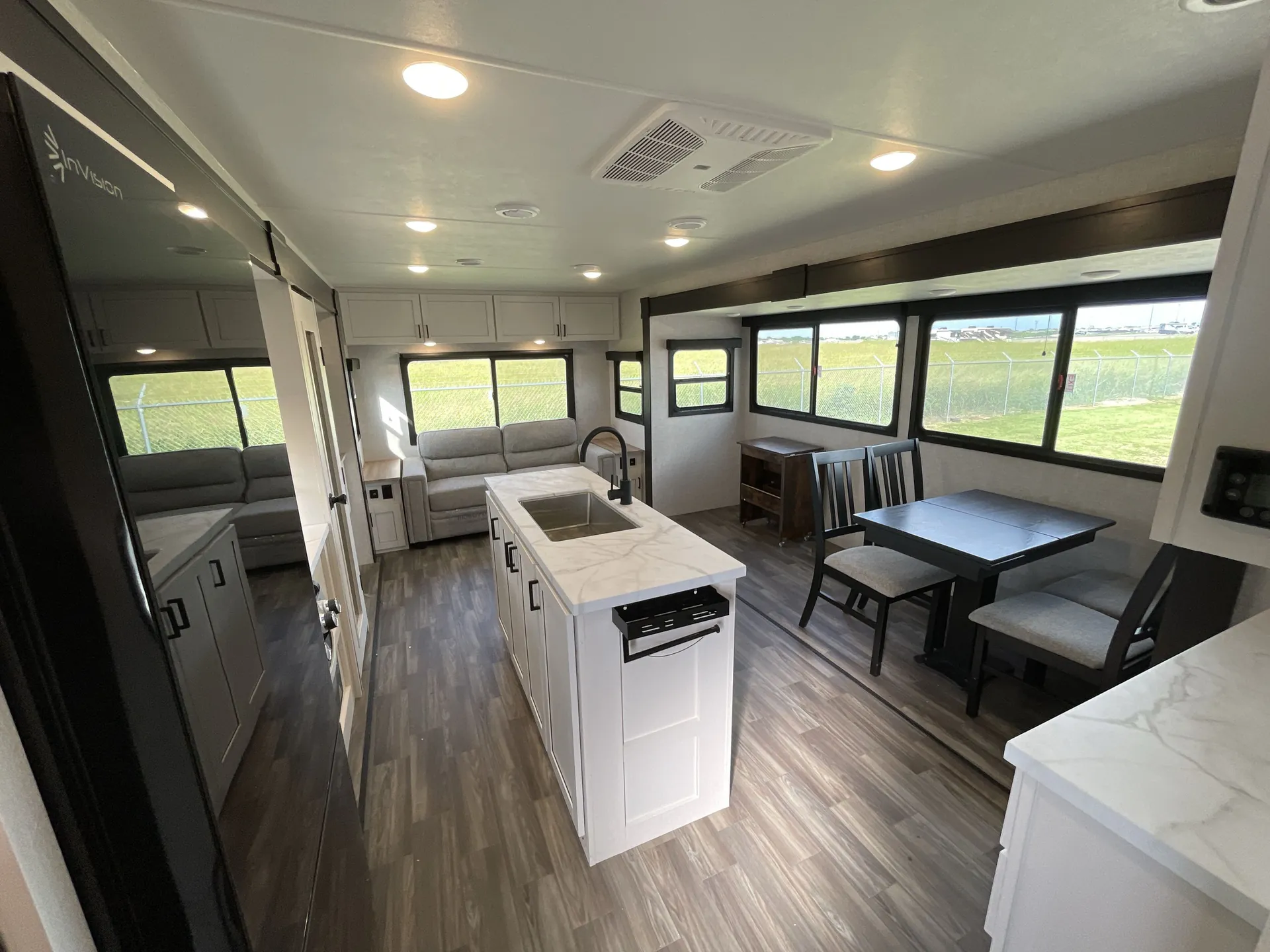 2025 Highland Ridge Light 275RLS — living area main