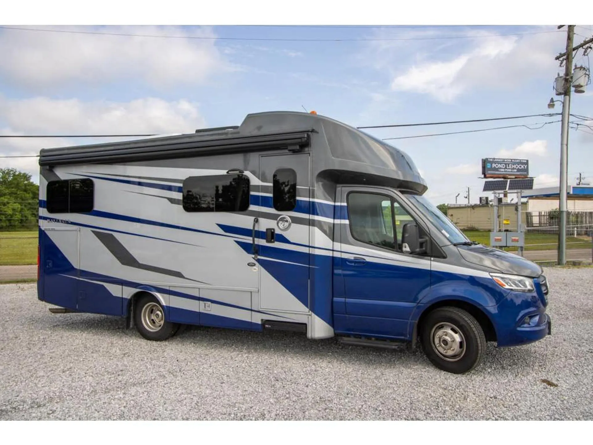 2025 Tiffin Wayfarer 25 XLW - Photo 2