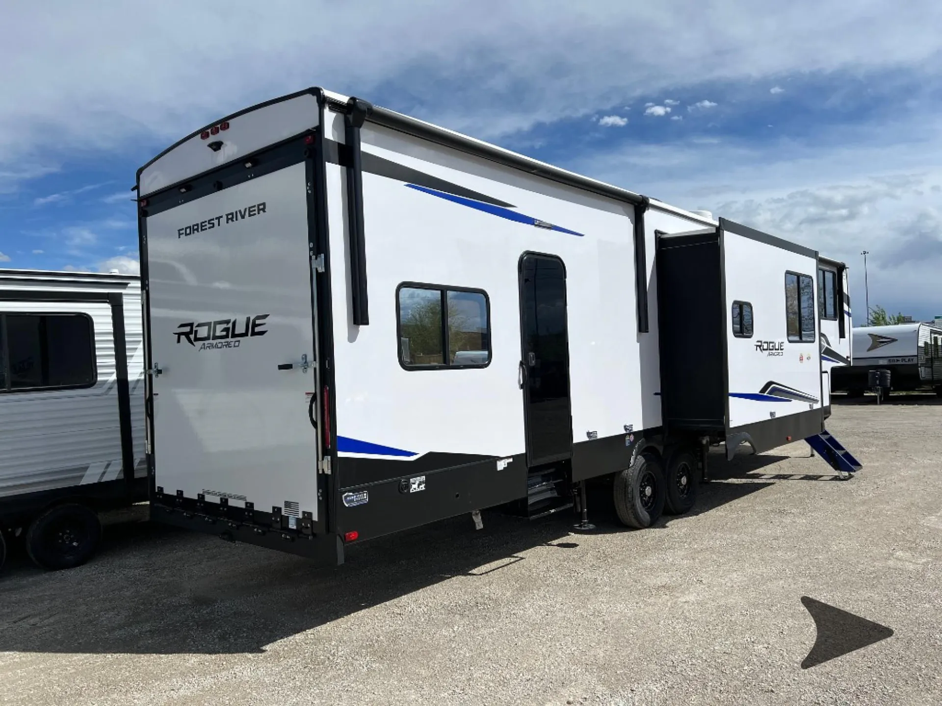 2026 Forest River Vengeance Rogue Armored 391T145 — Photo 7