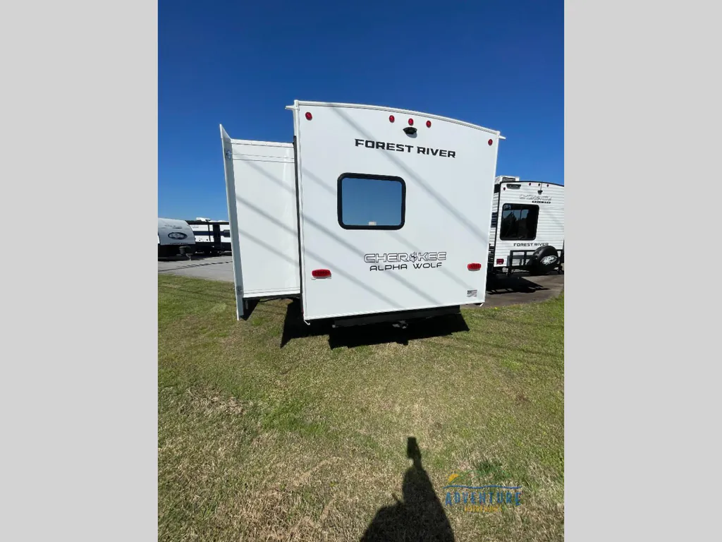 2026 Forest River Cherokee Alpha Wolf 33BH, Photos photo 5