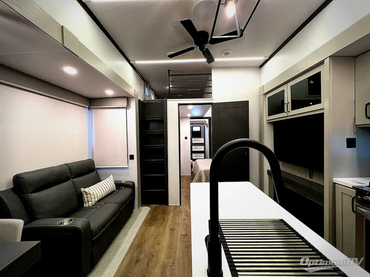 2025 Palomino Columbus 376DS dealer photo 2 from Optimum RV