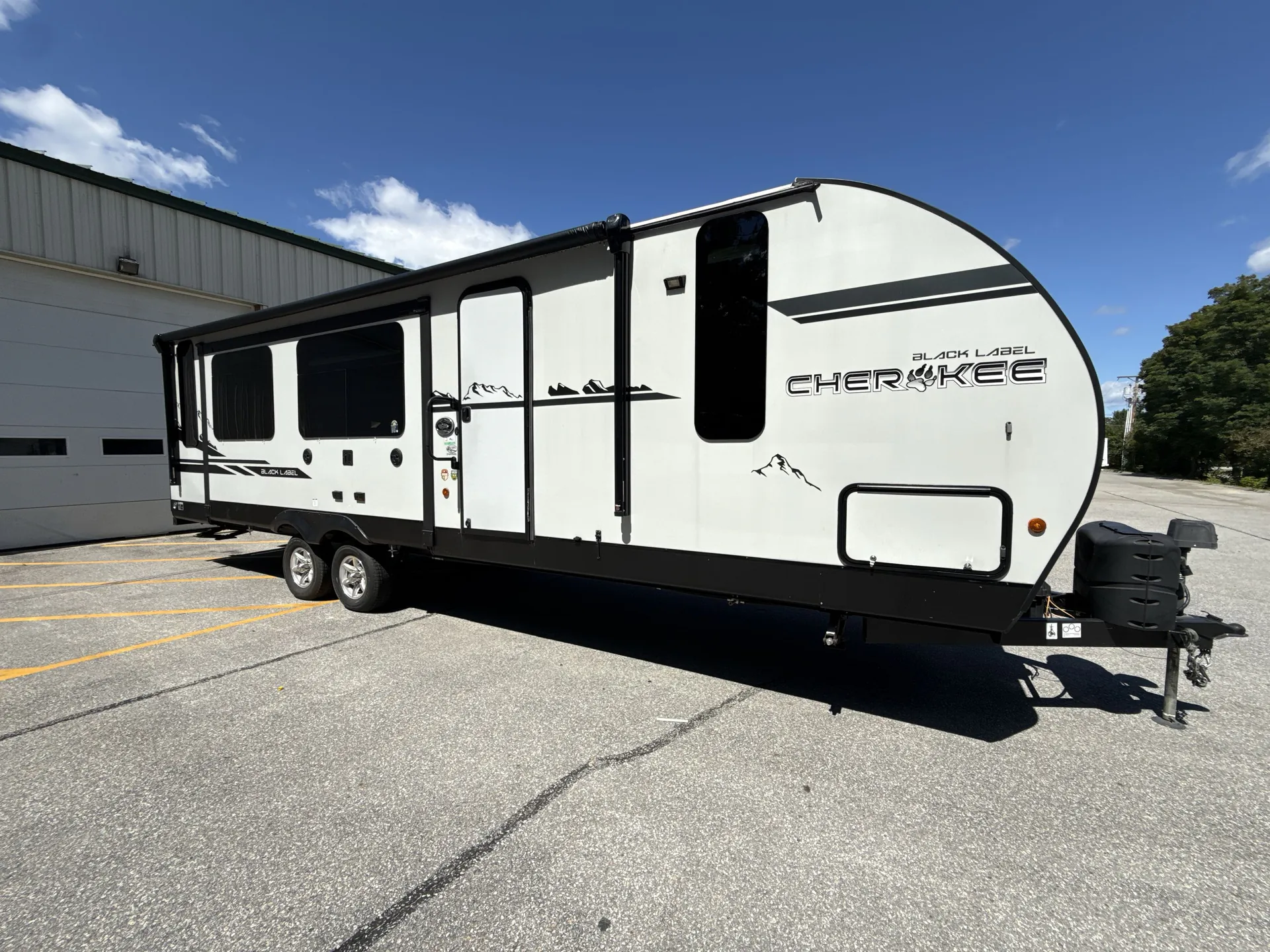 2021 Forest River Cherokee Black Label 274WKBL — campside