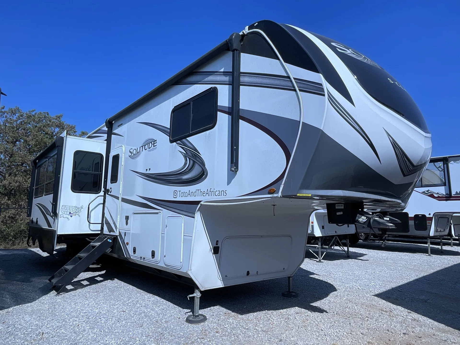 2022 Grand Design Solitude S-Class 3740BH-R - Photo 2