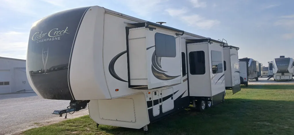 2019 Forest River Cedar Creek Champagne Edition 38EFK - Photo 4