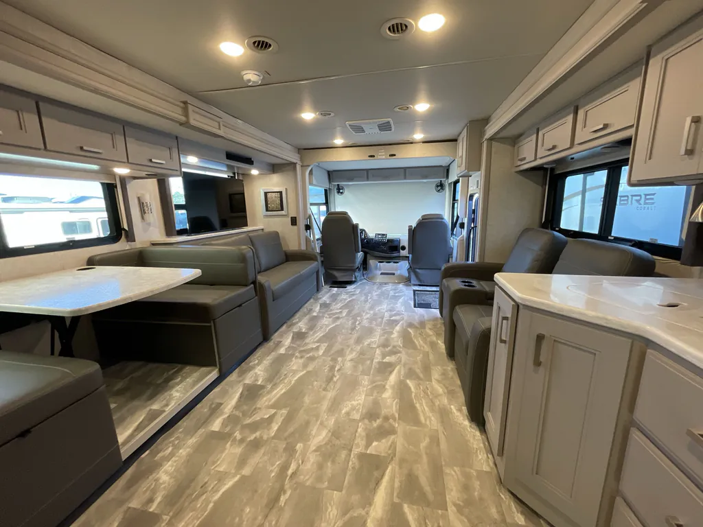 2023 Thor Motor Coach Challenger 35MQ, Photos photo 5