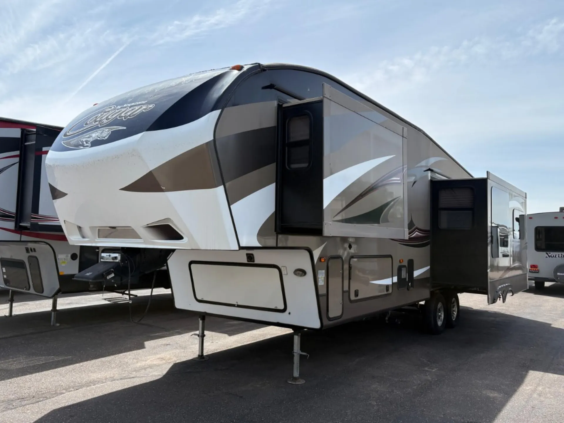 2015 Keystone Cougar 303RLS - Photo 4