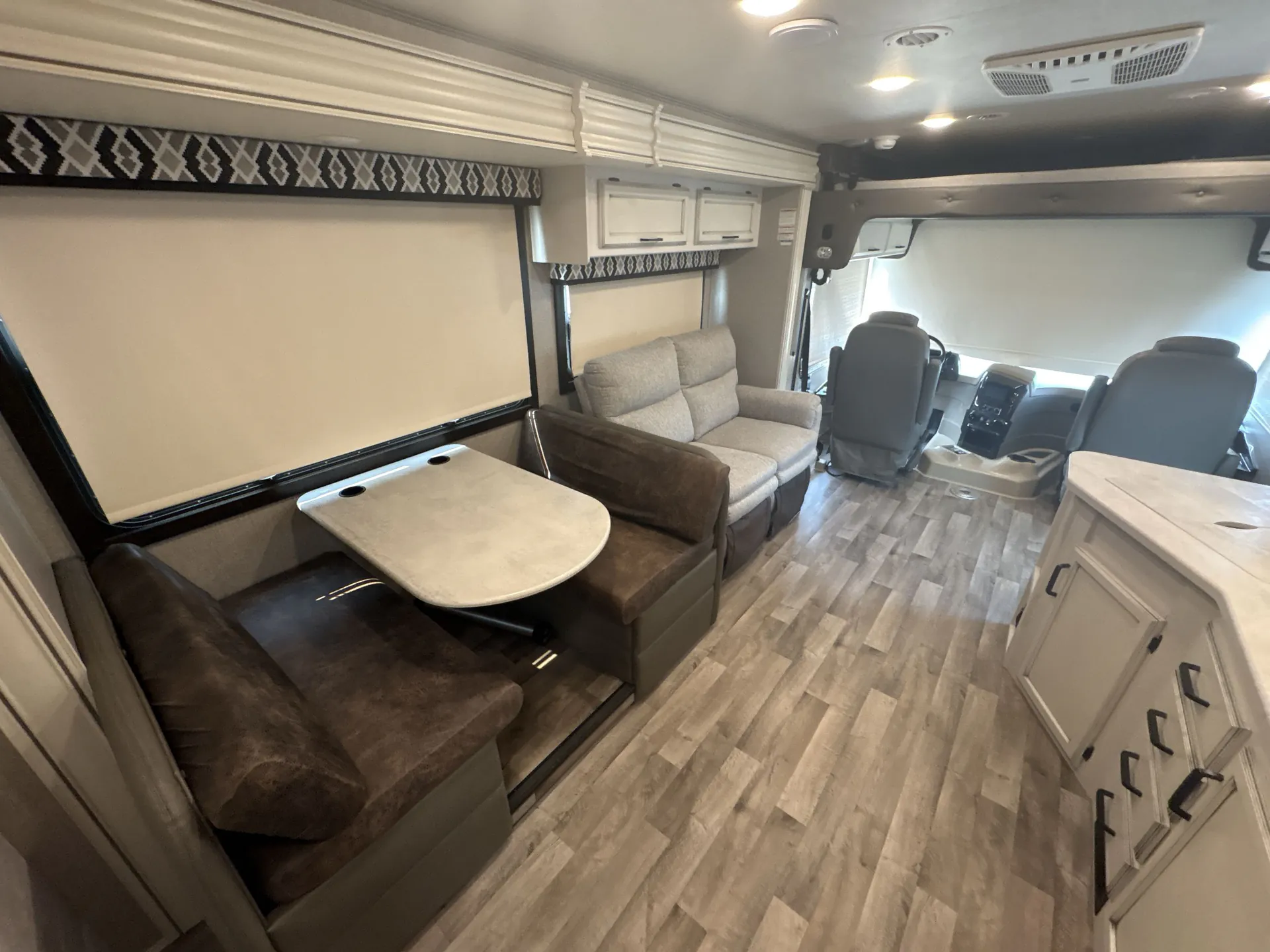 2020 Jayco Alante 31V — living area main
