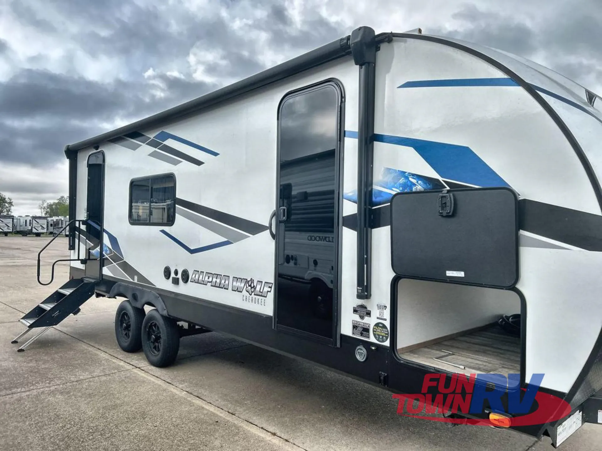 2024 Forest River Cherokee Alpha Wolf 23LDE - Photo 2