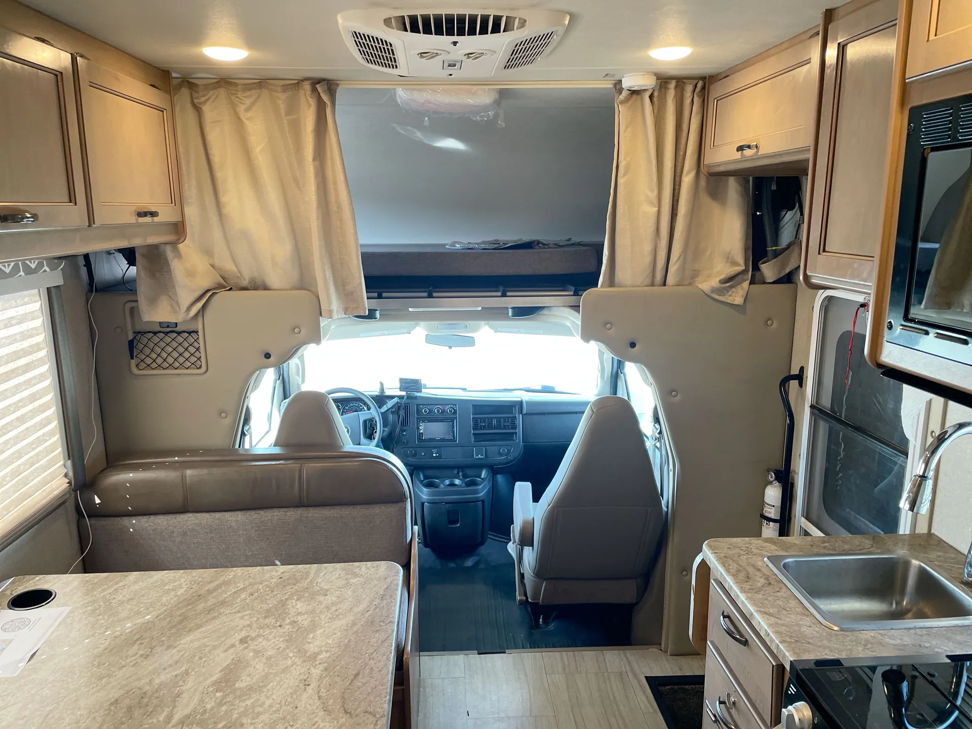 2020 Thor Motor Coach Daybreak 22GO — living area main