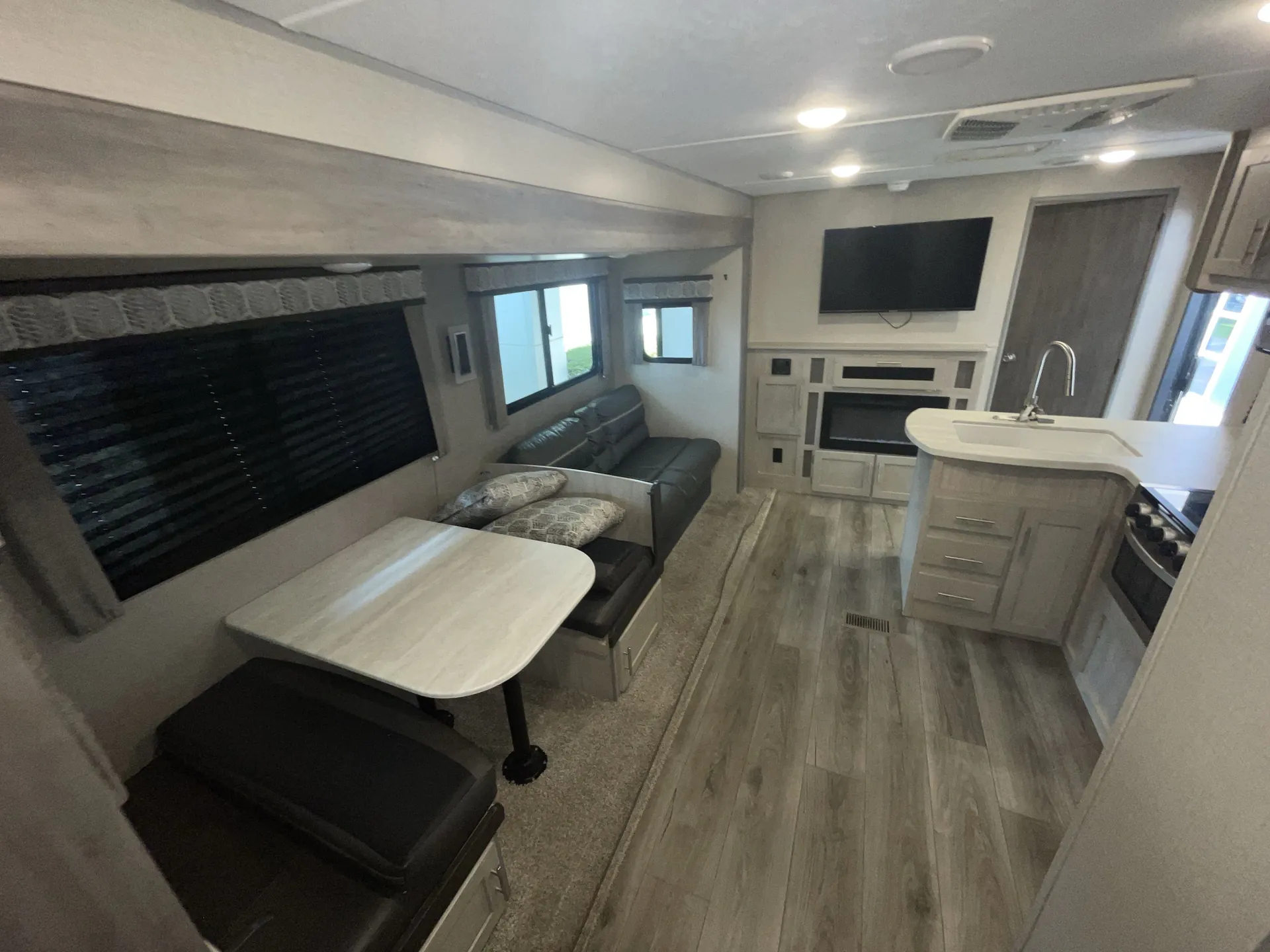 2022 Coachmen Catalina Legacy Edition 343BHTS — living area main