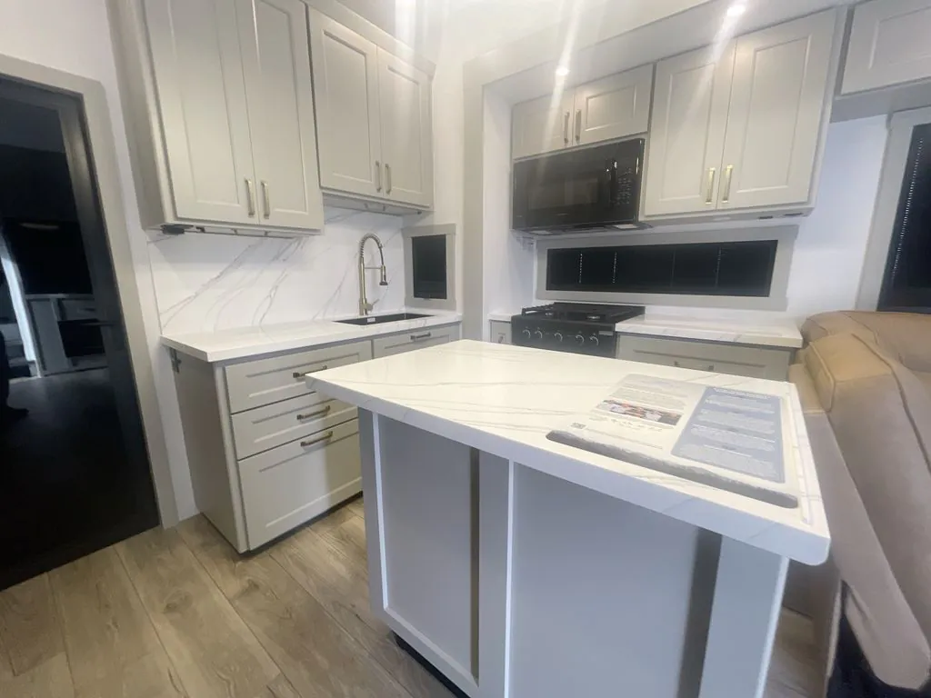 2026 Brinkley Model G 3950, Photos photo 10