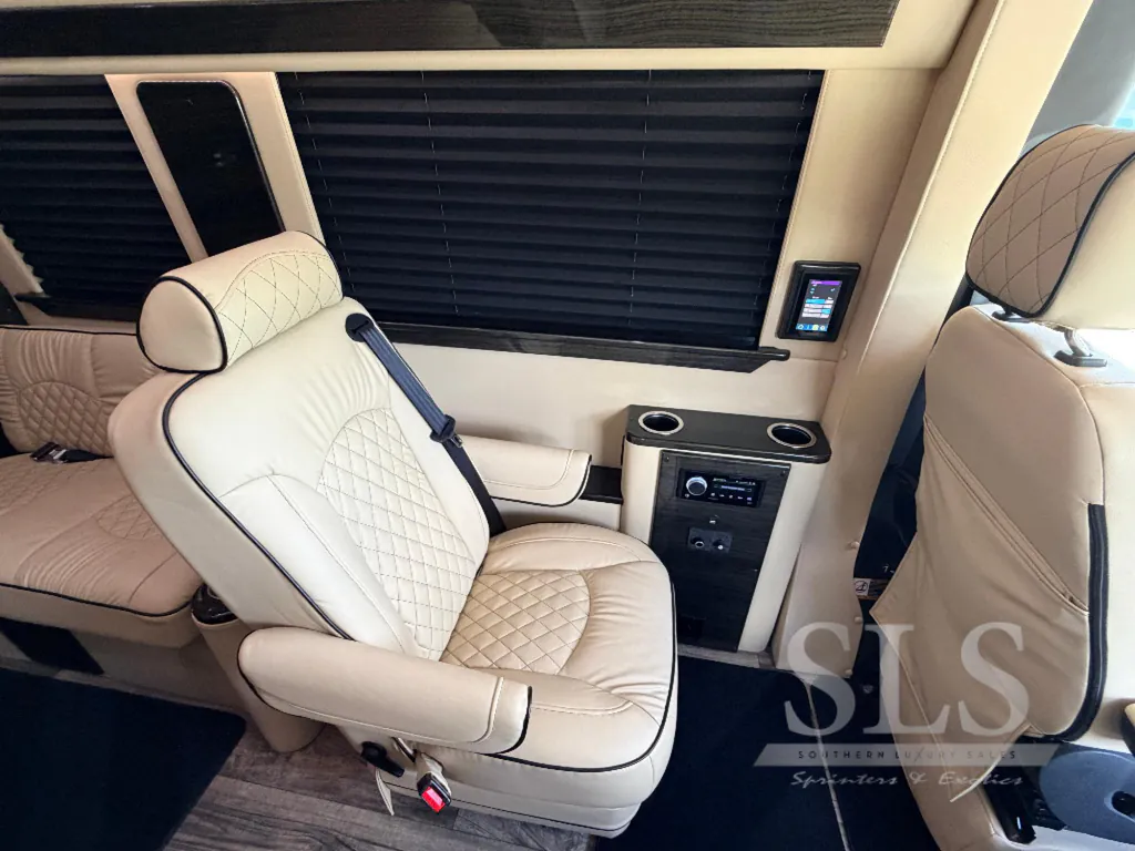 2024 Midwest Automotive Designs Luxe Cruiser D4, Photos photo 24