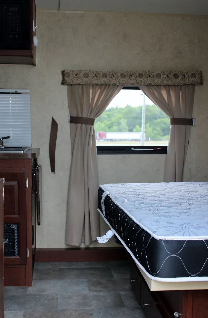 2014 Forest River RV Flagstaff Micro Lite 23LB — Photo 7