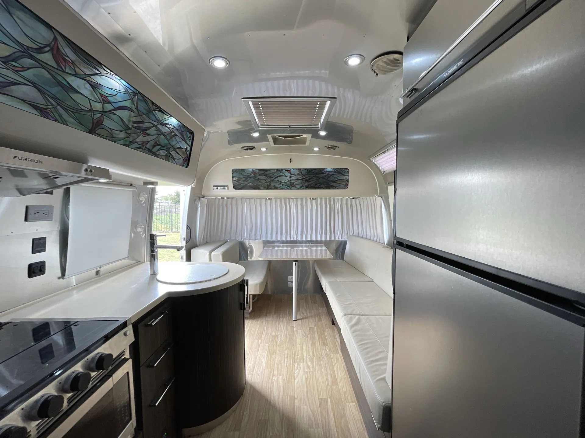 2016 Airstream International 25 - Photo 4