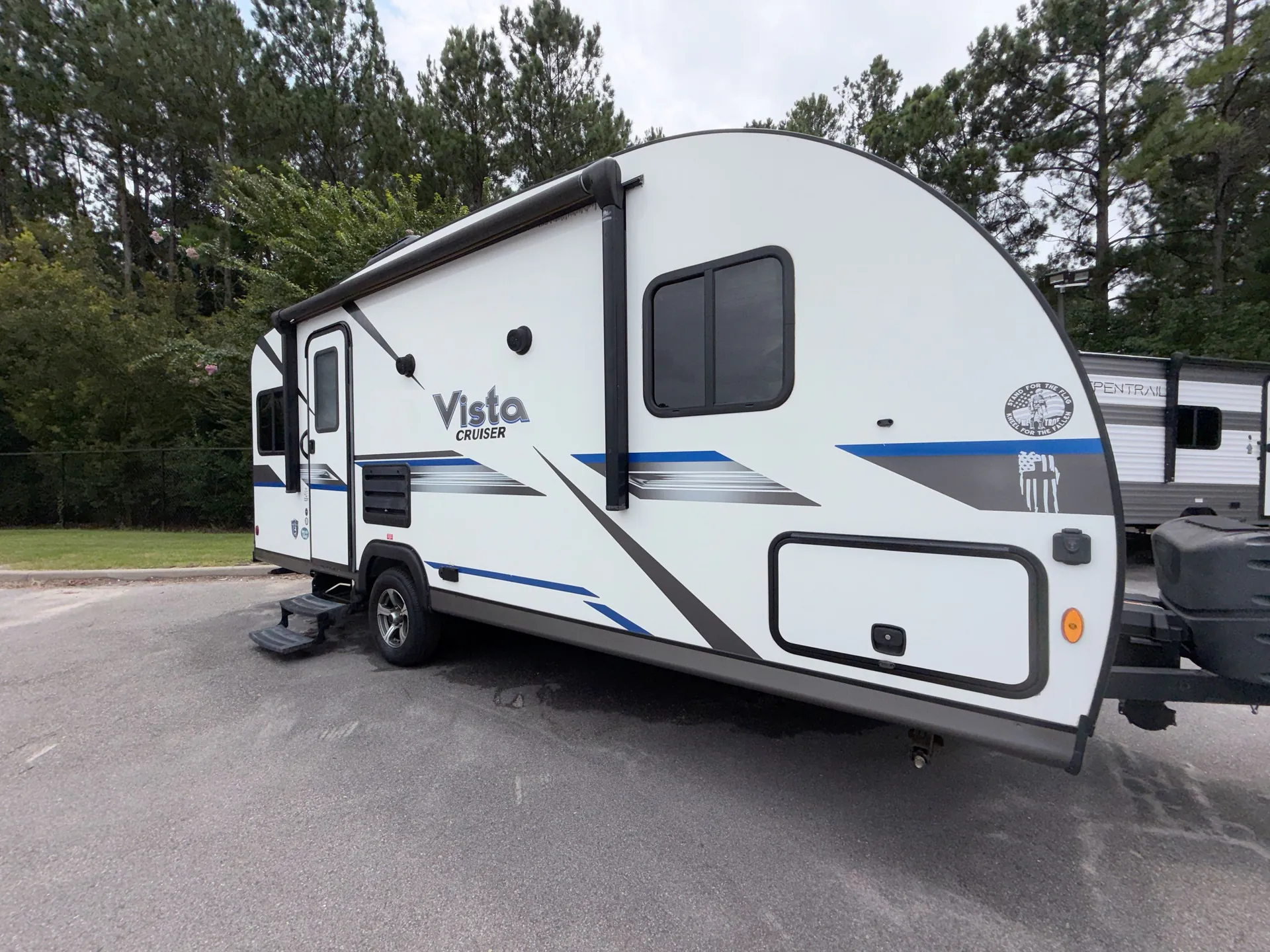2022 Gulf Stream Vista Cruiser 19ERD — living area main