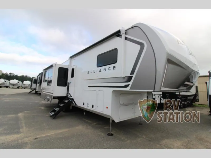 2027 Alliance RV Paradigm 310RL - Photo 2