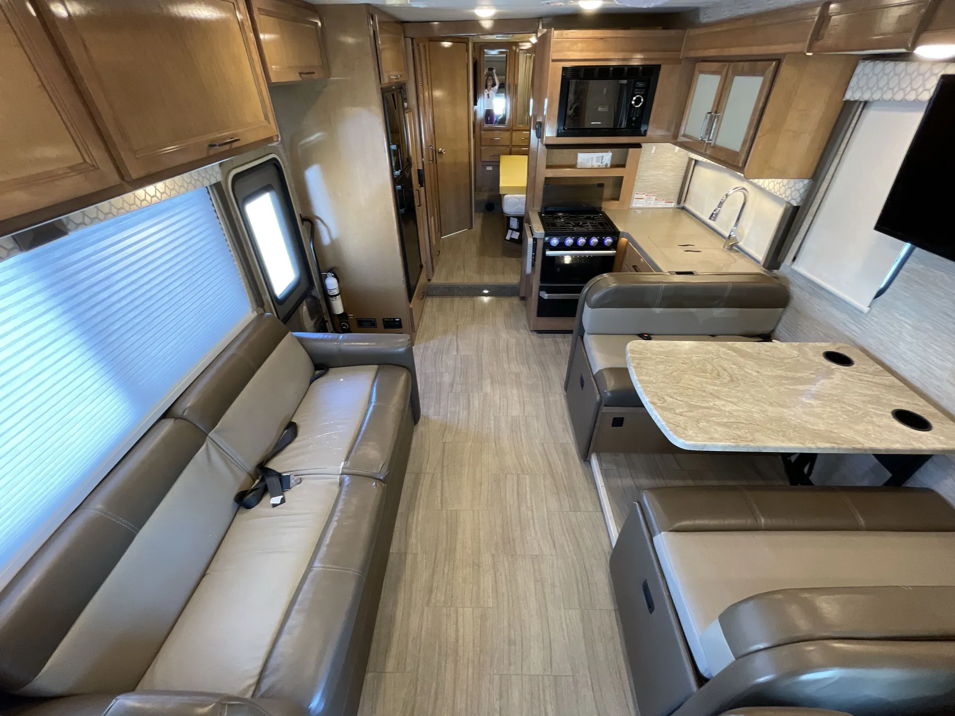 2021 Thor Motor Coach Quantum KW29 — living area main