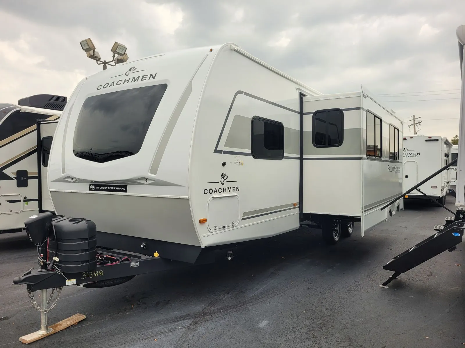 2026 Coachmen Freedom Express 292BHDS - Photo 4