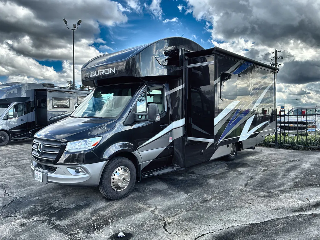 2020 Thor Motor Coach Tiburon 24FB, Photos photo 4
