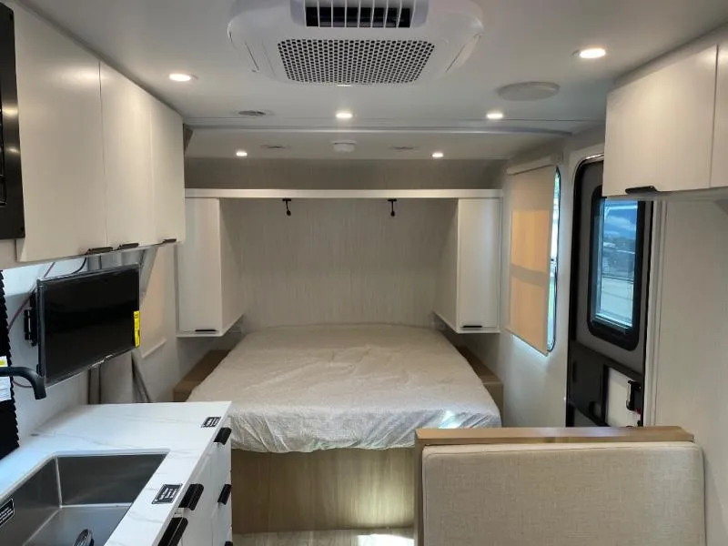 2026 Winnebago Micro Minnie 2000FRB - Photo 3