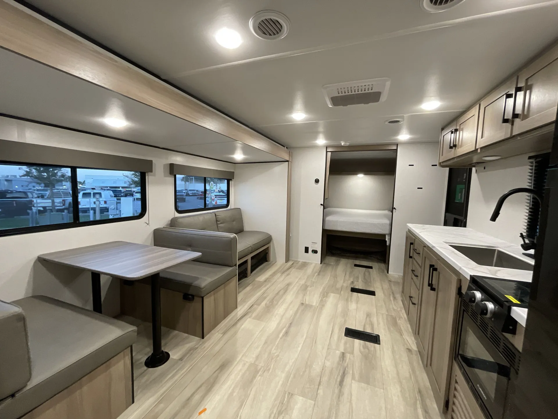 2025 Keystone Coleman Light 26BX — living area main