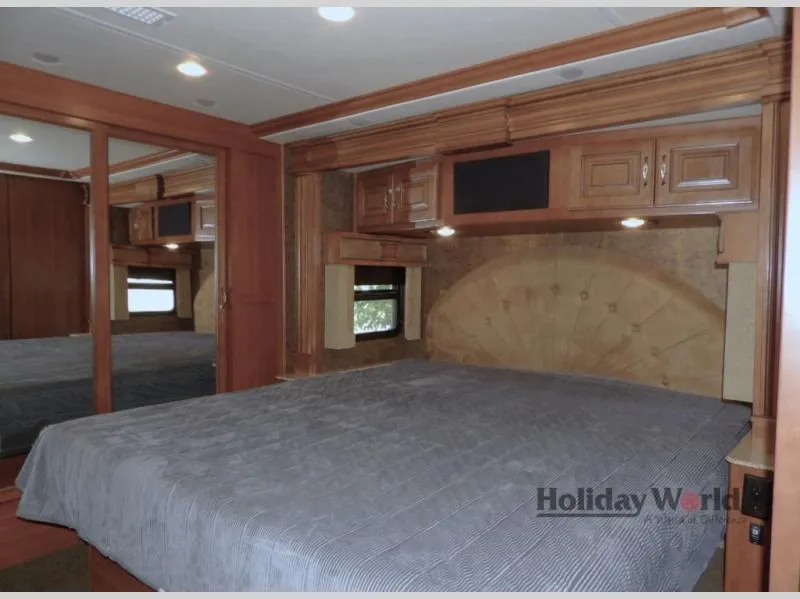 2015 Fleetwood Discovery 37R - Photo 4