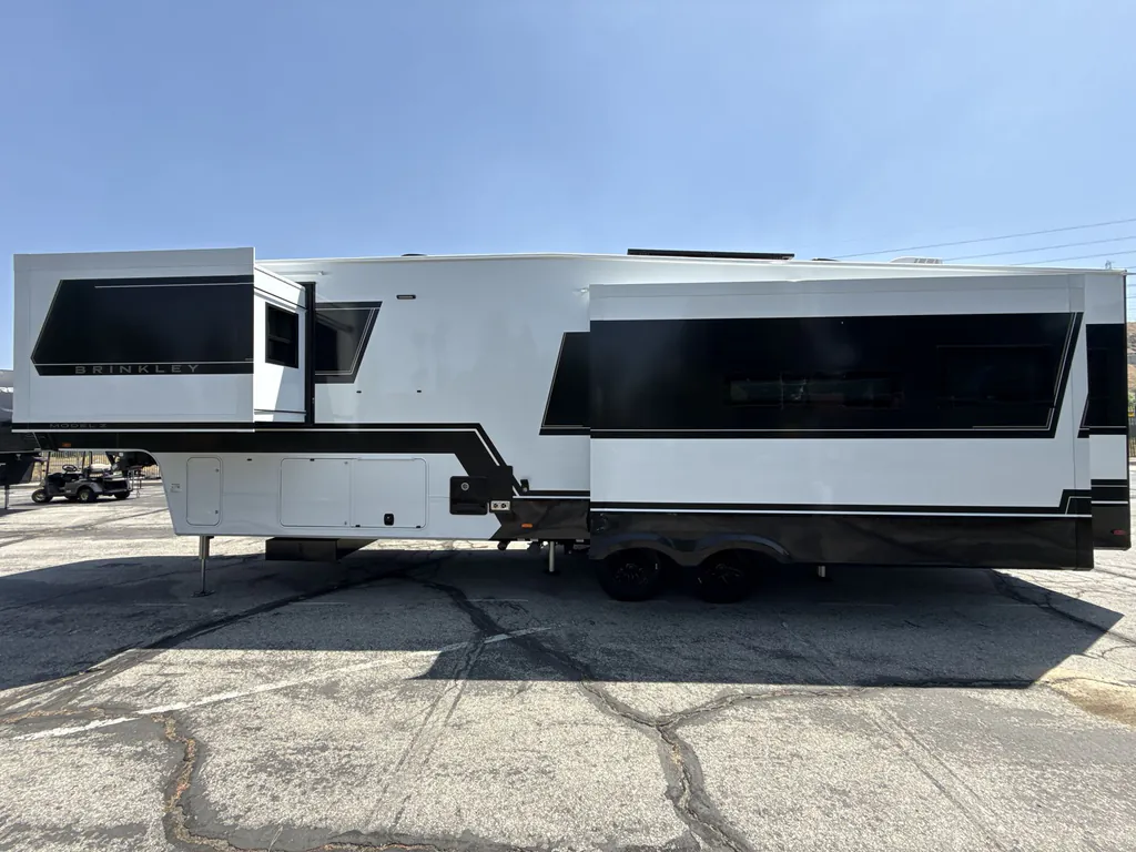 2026 Brinkley Model Z 3600, Photos photo 4